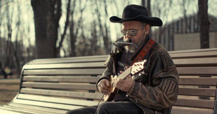 play harmonica